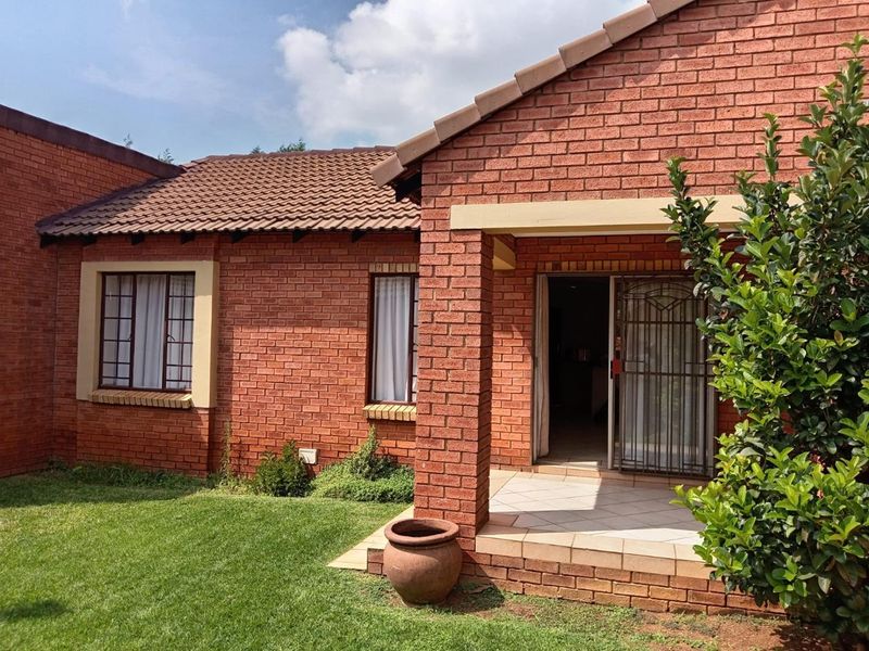 2 BEDROOM TOWNHOUSE TO RENT IN MORELETA PARK - Photo 4