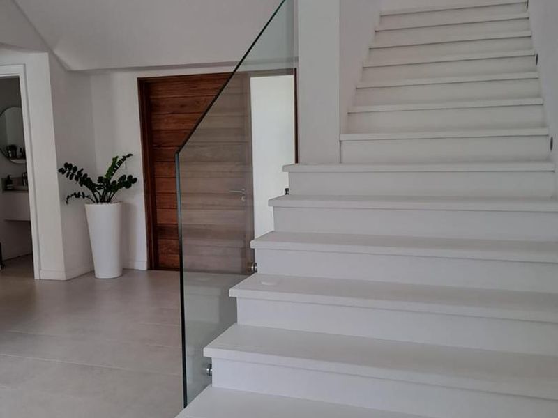 Exquisite Freestanding Villa with Family Golf Membership. - Photo 5