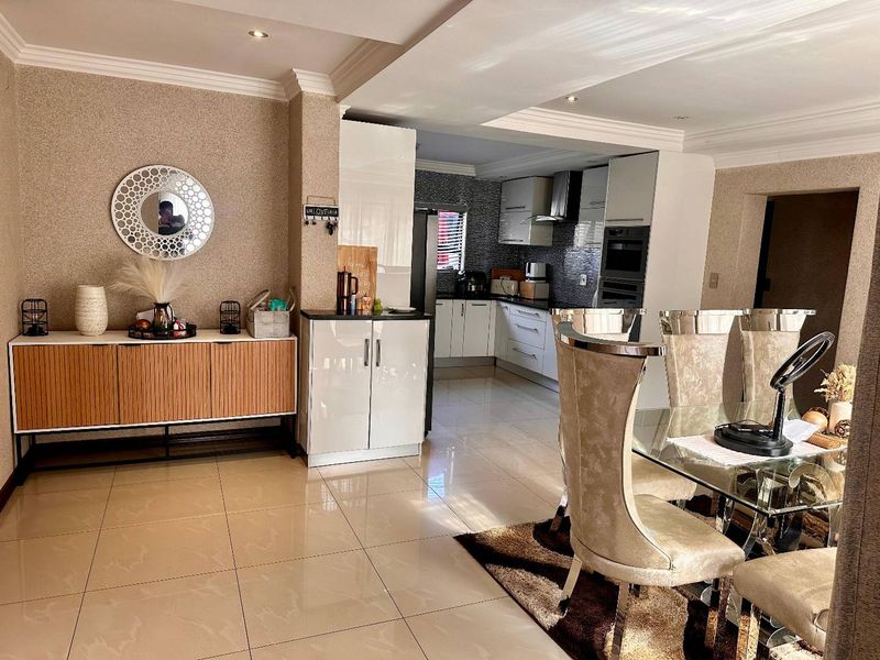 LUXURY, COMFORT AND VERSATILITY ALL IN ONE!!! - Photo 10