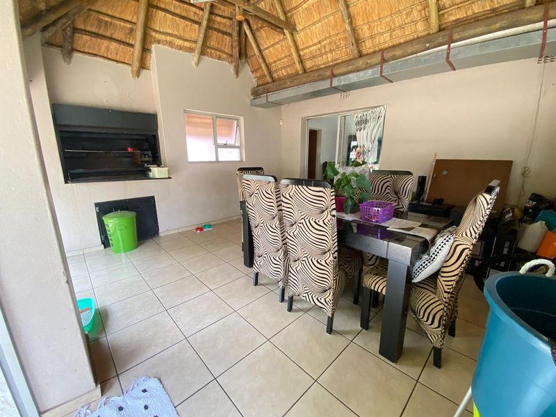 4 bedroom house - Photo 8