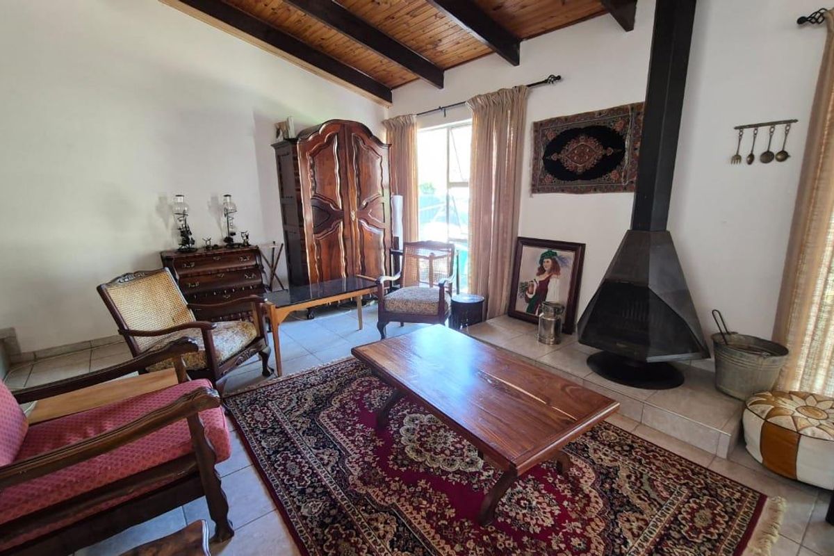 Spacious family home in quiet street - Photo 4