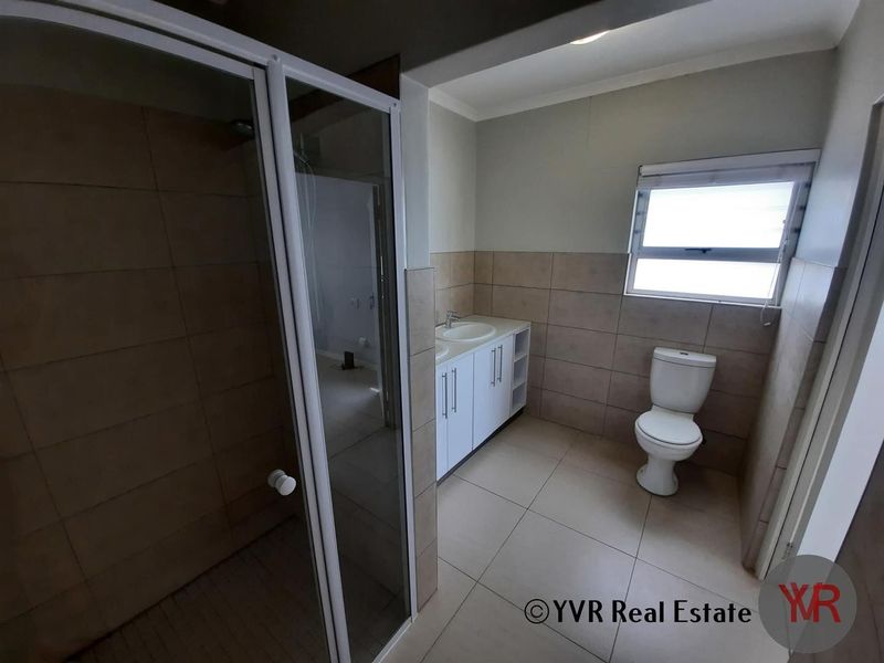 MODERN FREESTANDING HOUSE in FINKENSTEIN MANOR - Photo 9