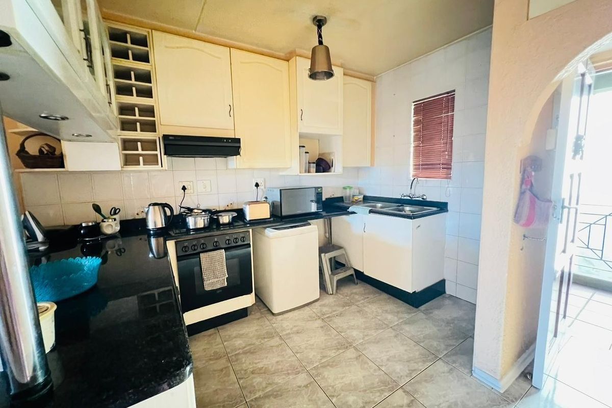 Townhouse For Sale in Randhart, Alberton - Photo 4