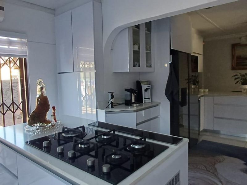 Your All-In-One Family Haven Awaits! - Photo 2