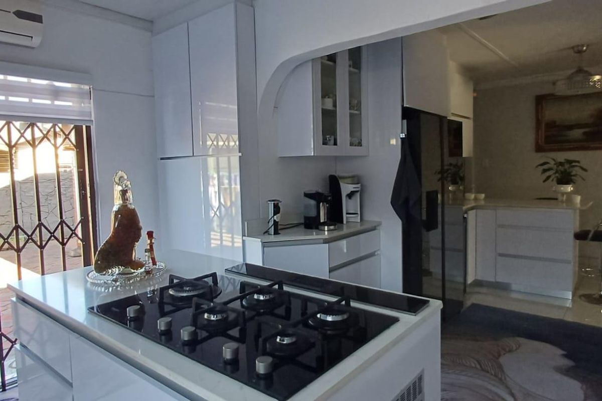 Your All-In-One Family Haven Awaits! - Photo 2