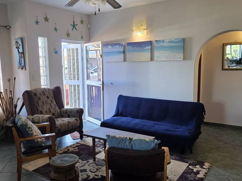 Corner rock face brick beauty with white aluminium windows and door frames. - Photo 7