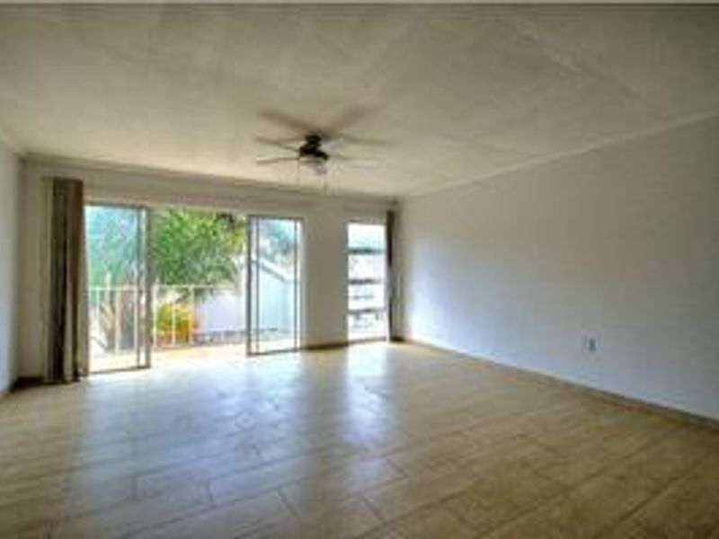 Exceptional property with 2 Dwellings! - Photo 10