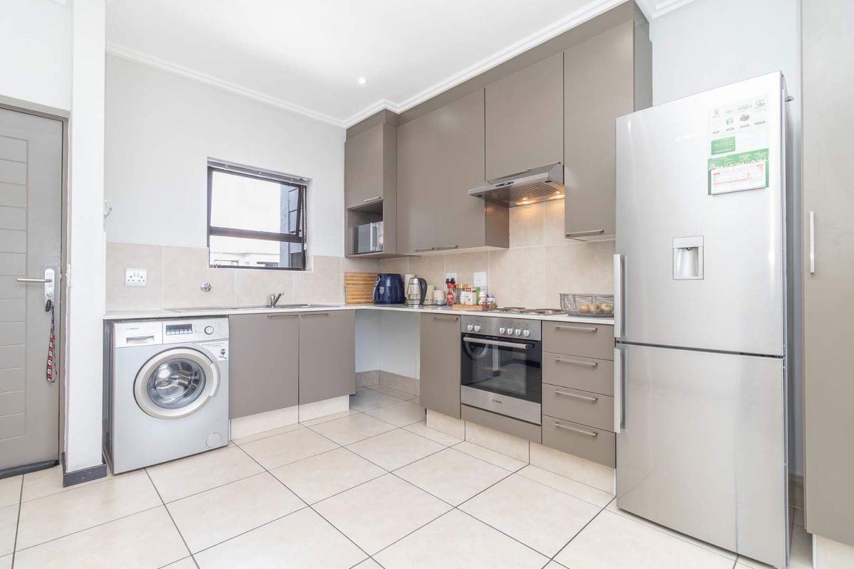 Amazing views and stylish apartment in Barbeque Downs - Photo 4