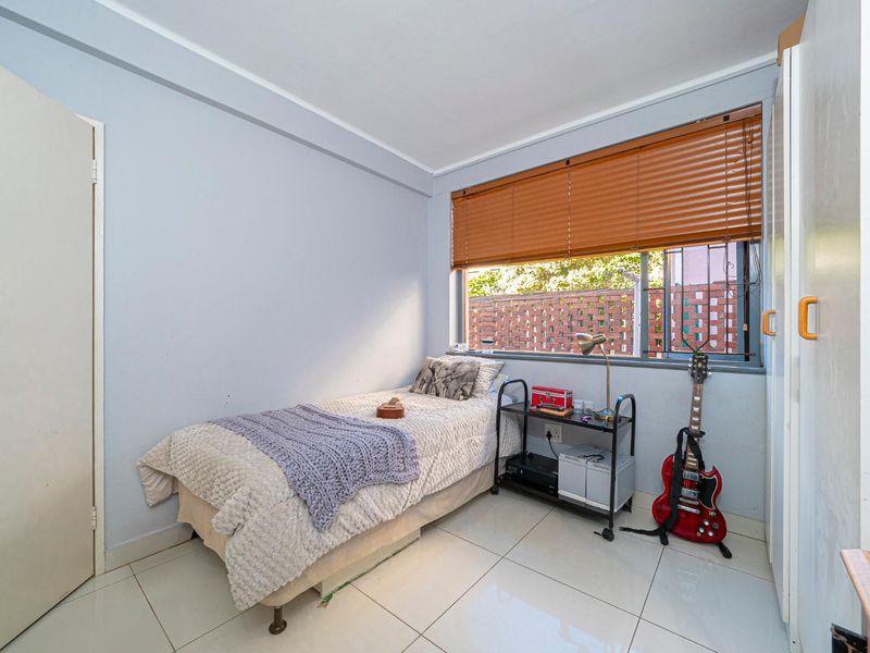 Modern 2-Bedroom Ground-Floor Apartment with Private Courtyard - Photo 10