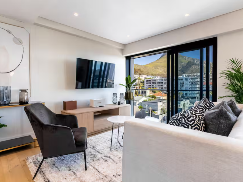 Duplex of dreams with views from every window! - Photo 3