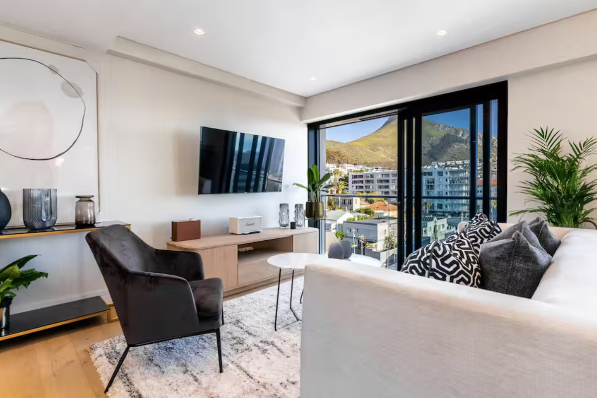 Duplex of dreams with views from every window! - Photo 3