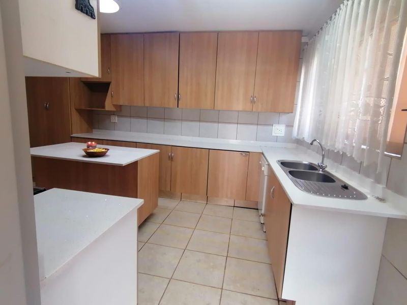 For the extended family - Two houses on one large stand - Photo 4