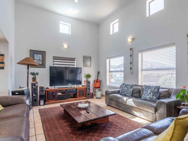 Drive, Chip, and Chill: Exclusive Cul-de-Sac Living on the Estate - Photo 8