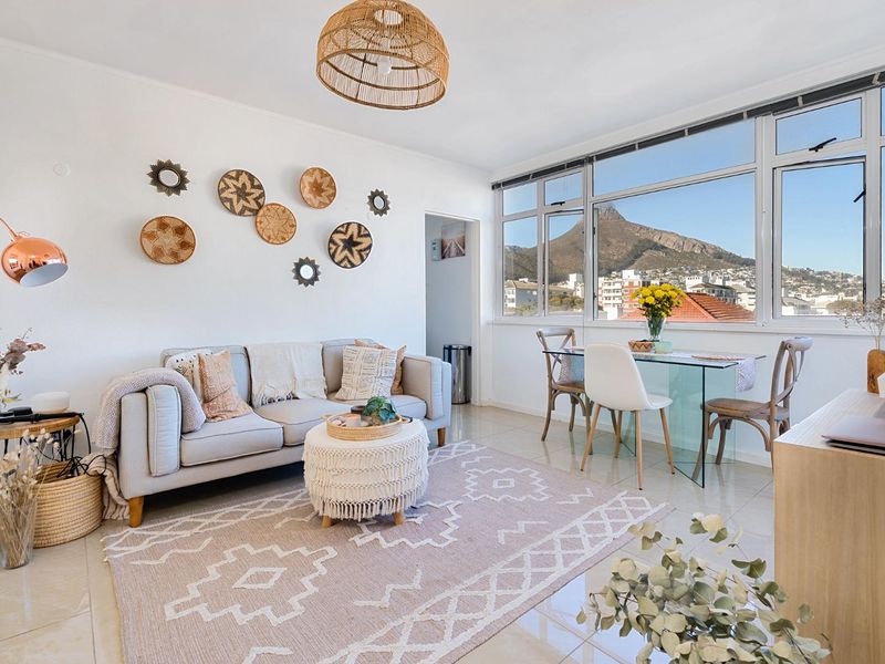 Light & Bright Studio with Ocean Views – Steps from the Promenade - Photo 3