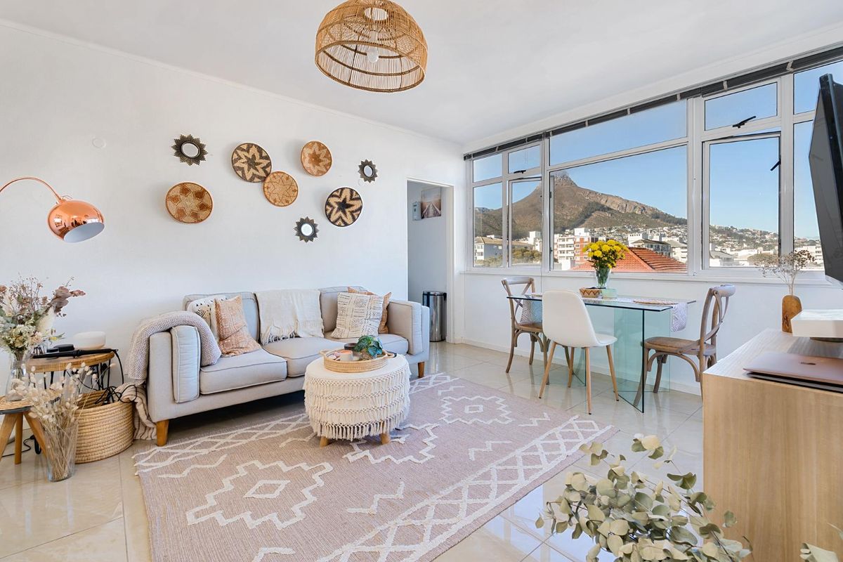 Light & Bright Studio with Ocean Views – Steps from the Promenade - Photo 3