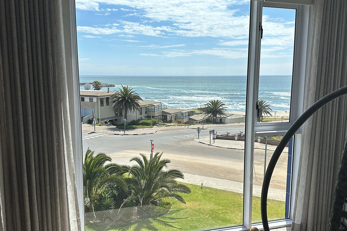 PENTHOUSE NEAR THE MOLE, SWAKOPMUND - Photo 2