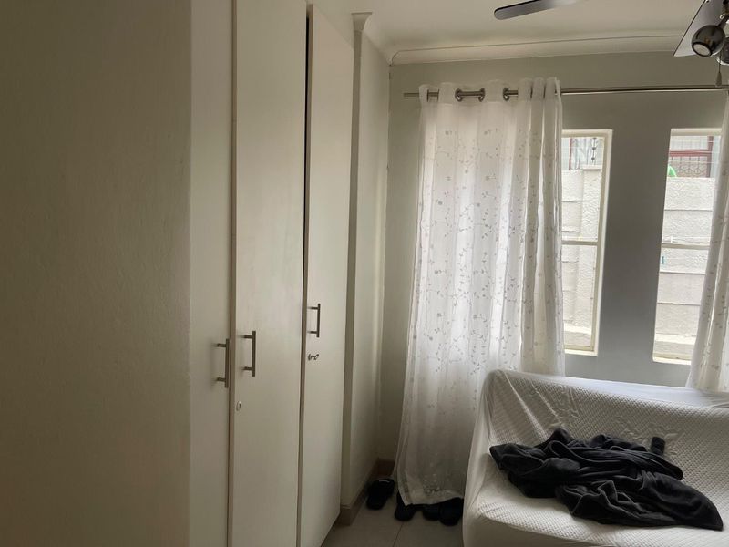 Charming 3 bedroom,2 bathroom cluster home - Photo 10