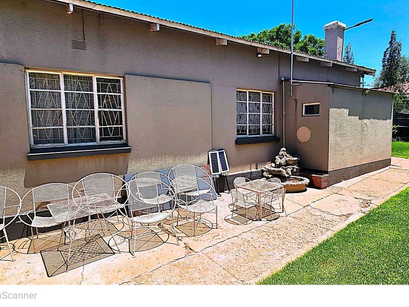 Golden Oldie Family Home for sale - Photo 4