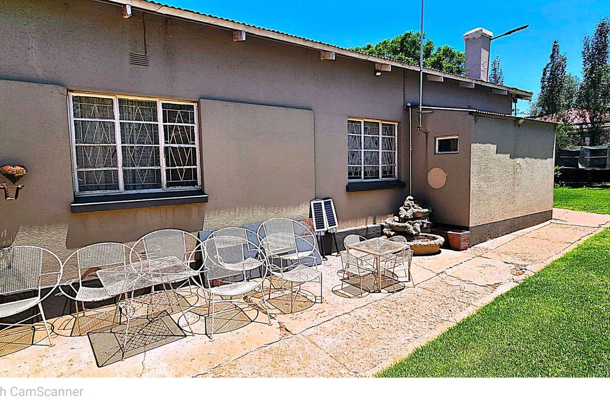 Golden Oldie Family Home for sale - Photo 4