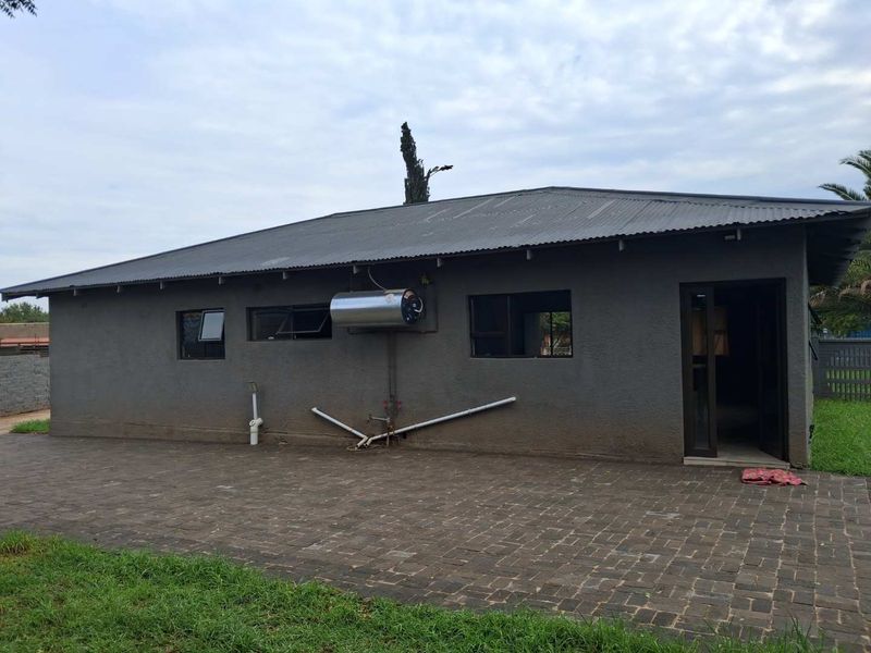 3 Bedroom House For Sale in Vanderbijlpark CW6 - Photo 5