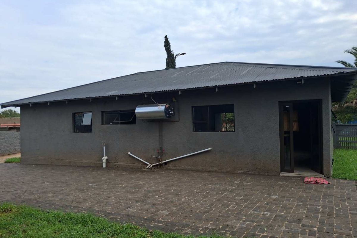 3 Bedroom House For Sale in Vanderbijlpark CW6 - Photo 5