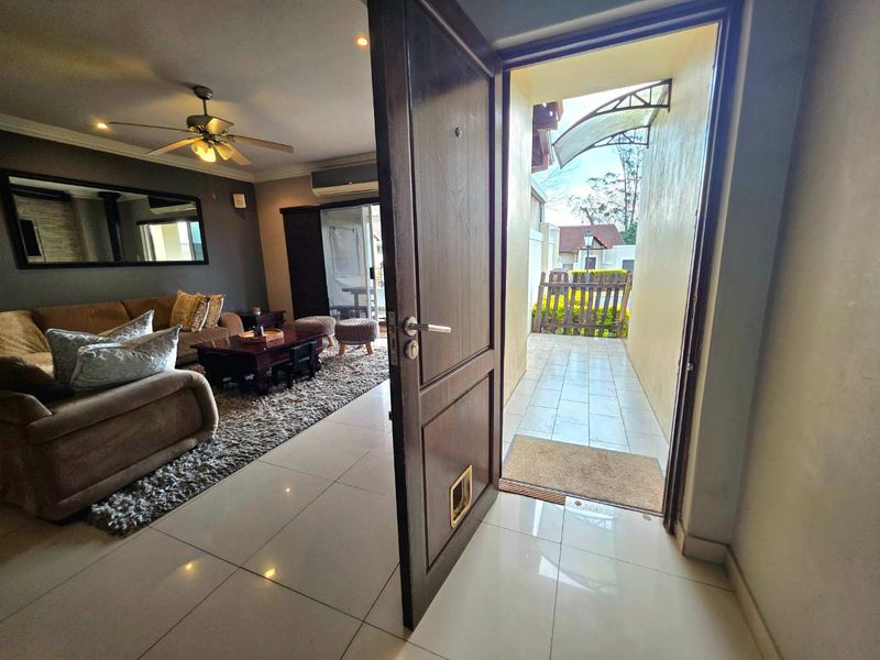 Single Storey, 3 Bedroom Townhouse in Aintree Lane For Sale - Photo 6