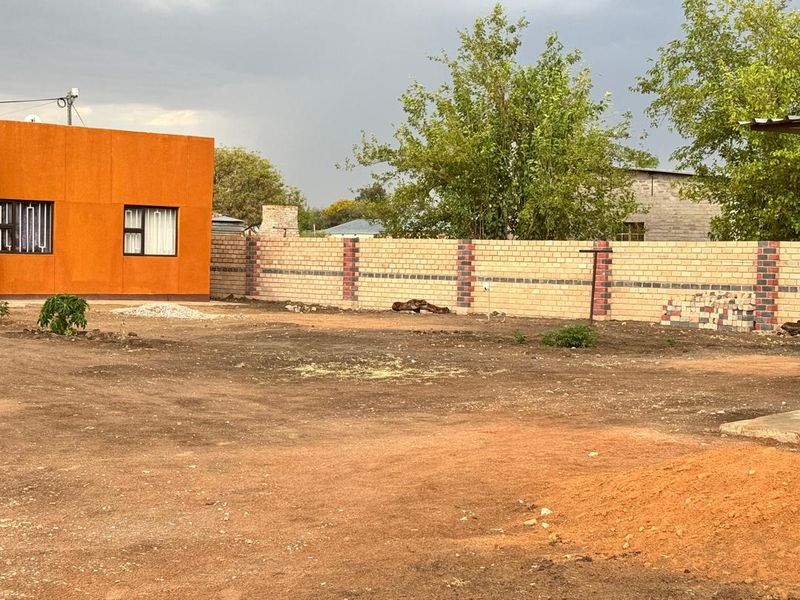 3 BEDROOM HOUSE WITH 2FLATS - Photo 4