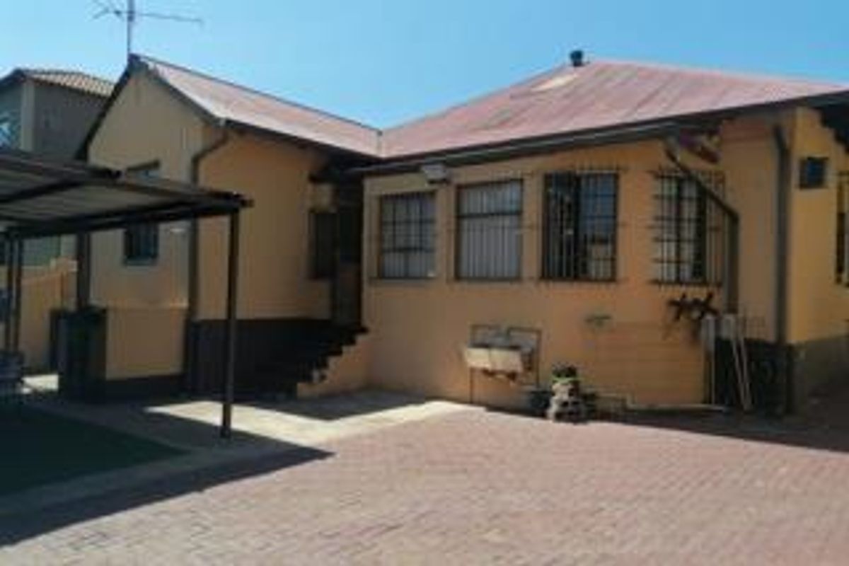 Exceptional Family Living with Income-Generating Opportunities - Photo 3