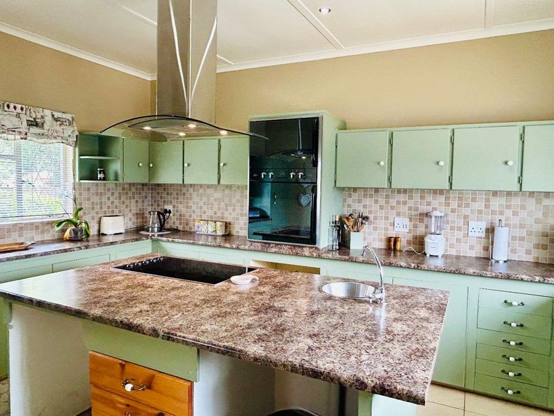 4 bedroom house with 2 flatlets to buy - Photo 2