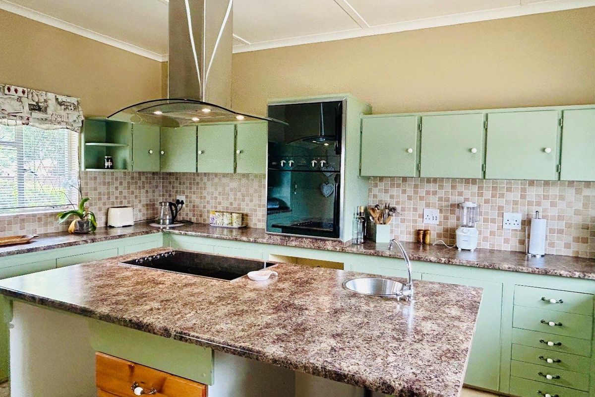 4 bedroom house with 2 flatlets to buy - Photo 2