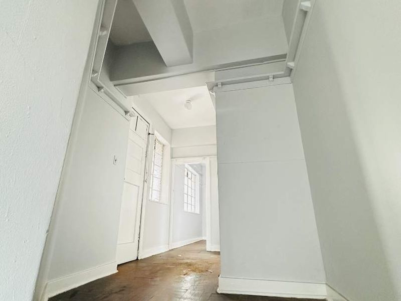 Secure Living: 24/7 Security & Easy Commute! - Photo 6