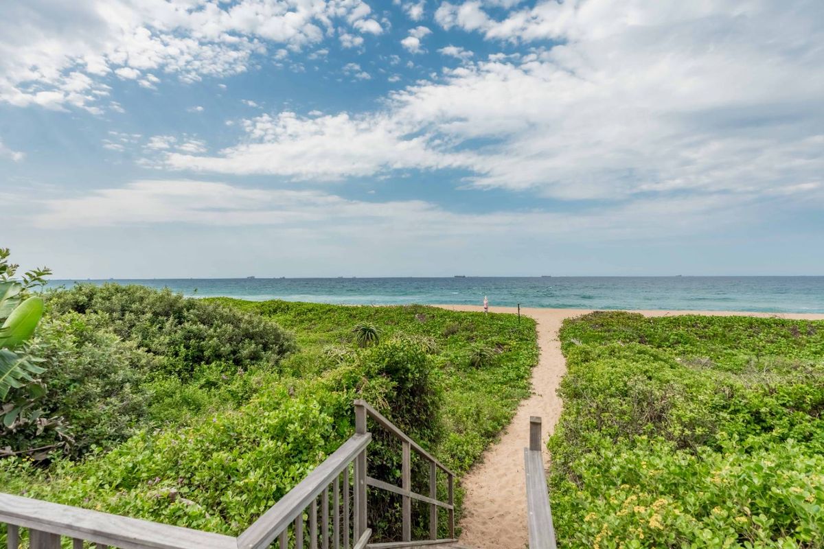 HENDRA - BEAUTIFUL JUST RENOVATED 4 BEDROOM DUPLEX WITH DIRECT ACCESS TO THE BEACH - Photo 2