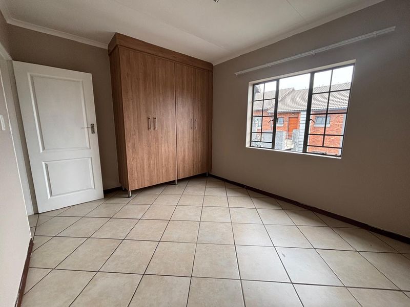 2 Bedroom 1 Bathroom Townhouse For sale in Midrand - Photo 8