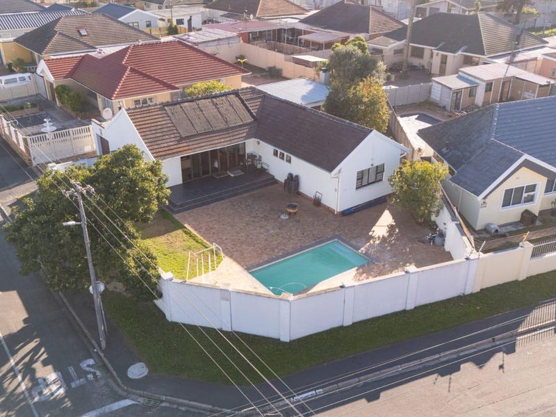 Spacious three-bedroom family home to rent in Parow Fairfield Estate - Photo 1