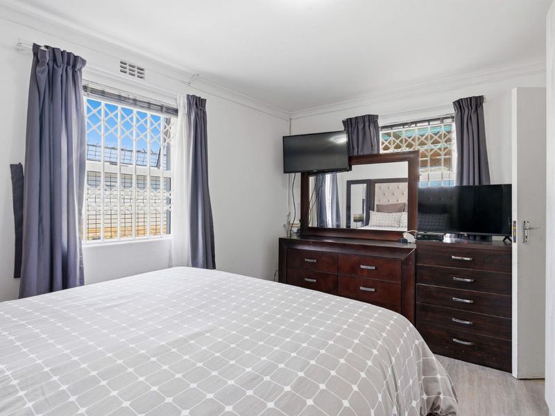 Three Bedroom Family Home - Photo 10