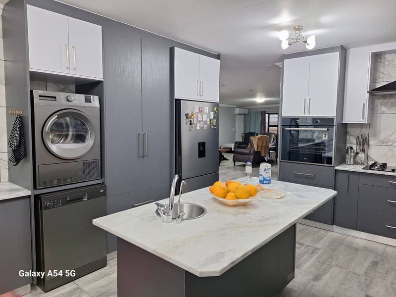 Stunning Home For Sale - Photo 7