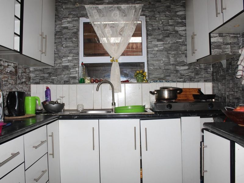 3 Bedroom House For Sale in Robinvale - Photo 3