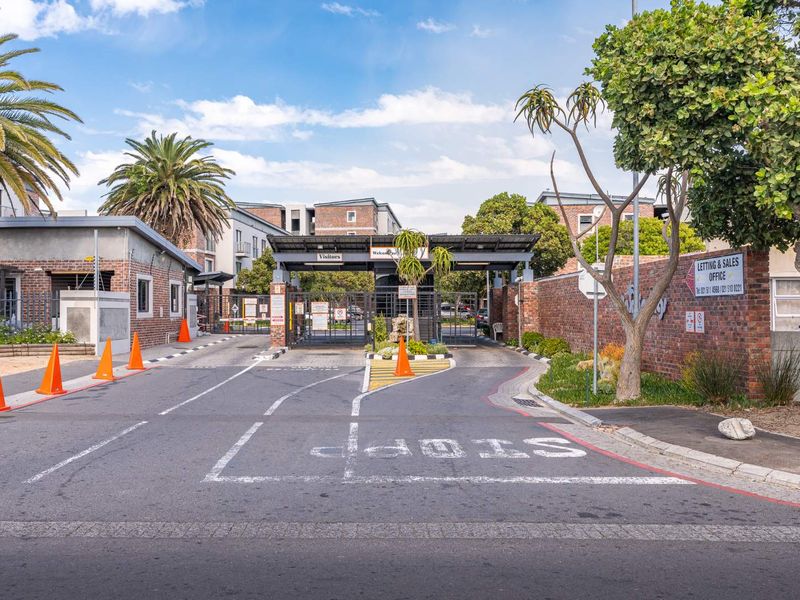 Delightful 2-Bedroom Apartment For Sale In Palm Springs - Photo 2