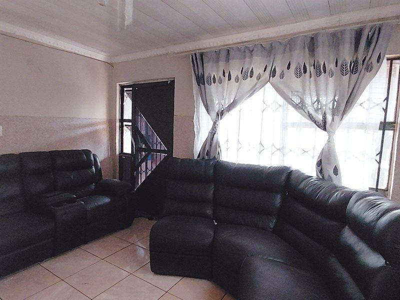 Your Dream Home Awaits Near Palm Springs & Eyethu Mall! - Photo 8