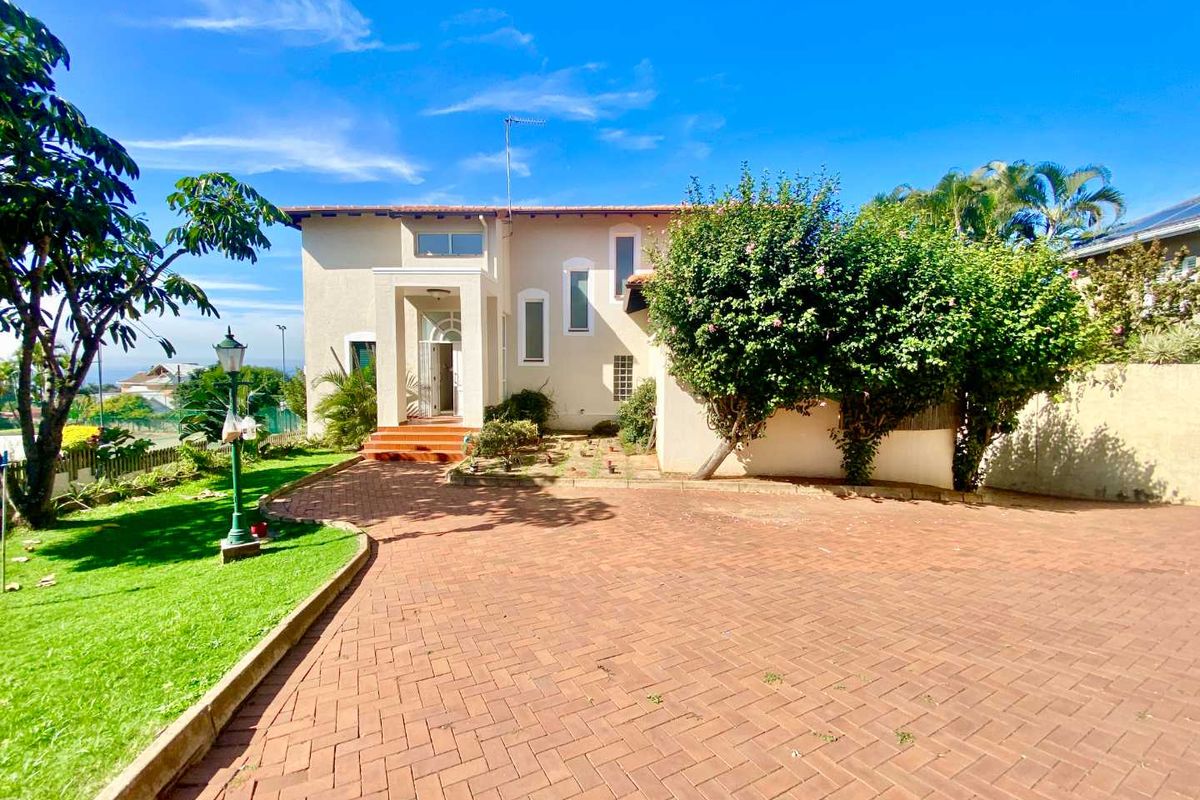 Hendra Estates - Rare Find! Large Family home To Rent With Flat and Staff Accom In Umhlanga - Photo 2