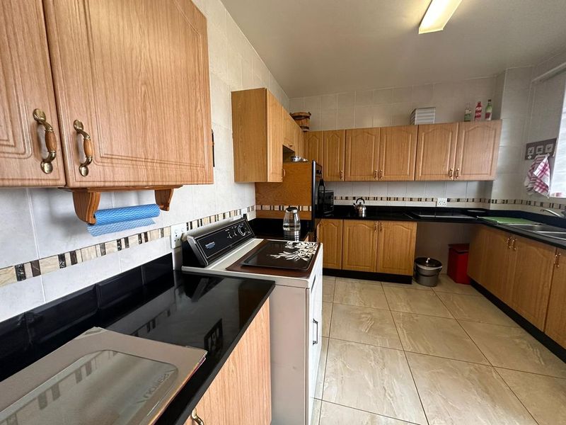 Stunning 2-Bedroom Unit in Sought-After Trafalgar Square - Photo 7