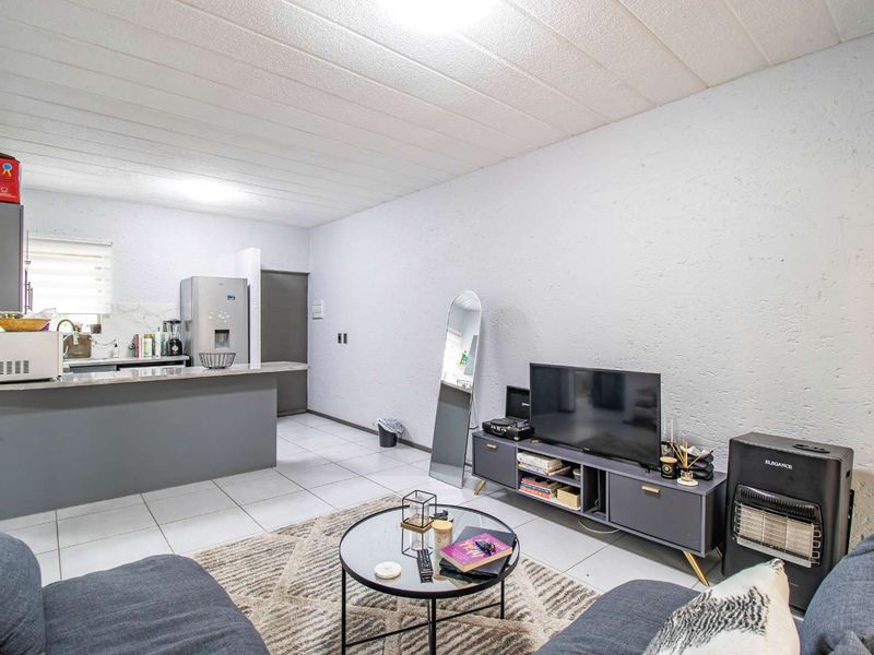 One bedroom apartment for sale in Lonehill - Photo 5