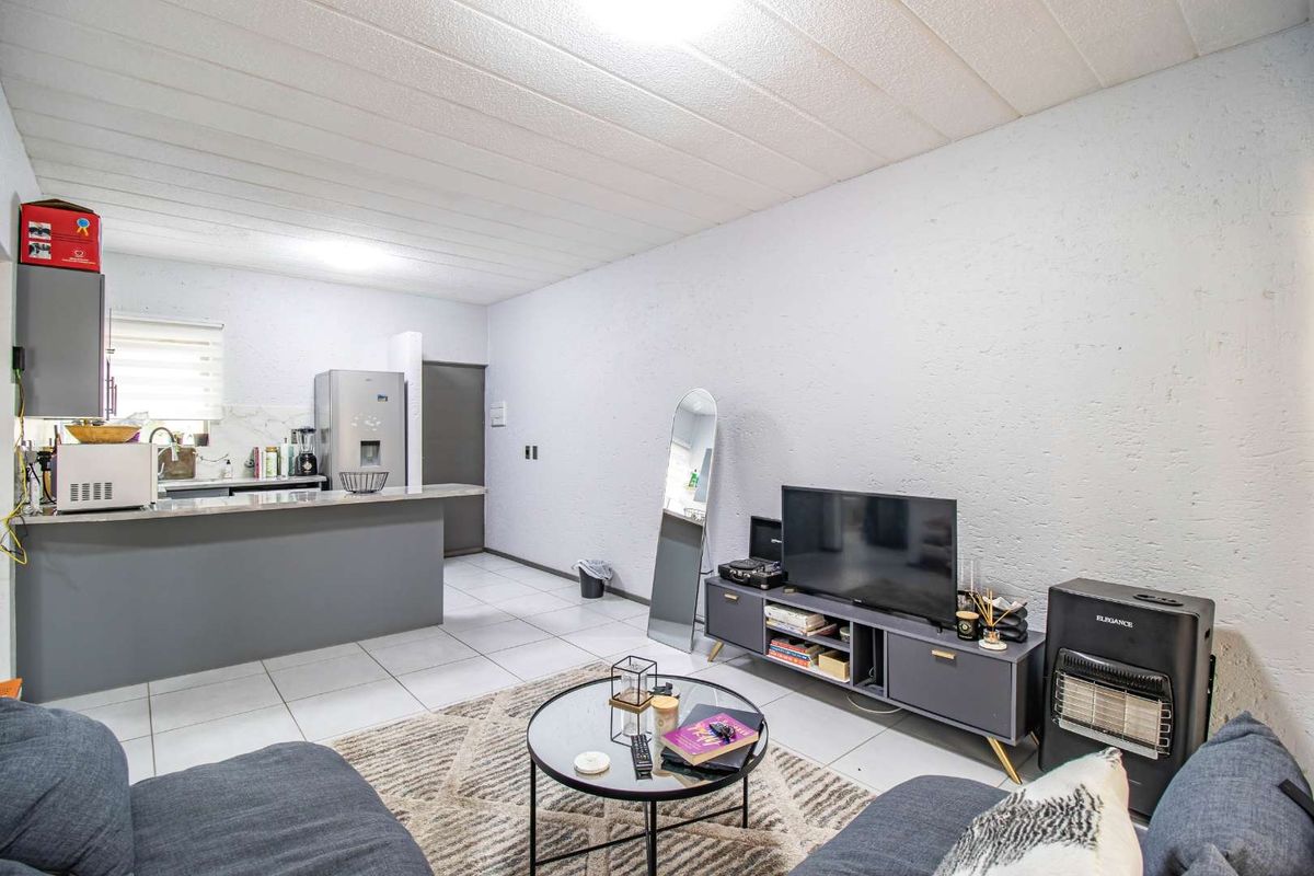 One bedroom apartment for sale in Lonehill - Photo 5