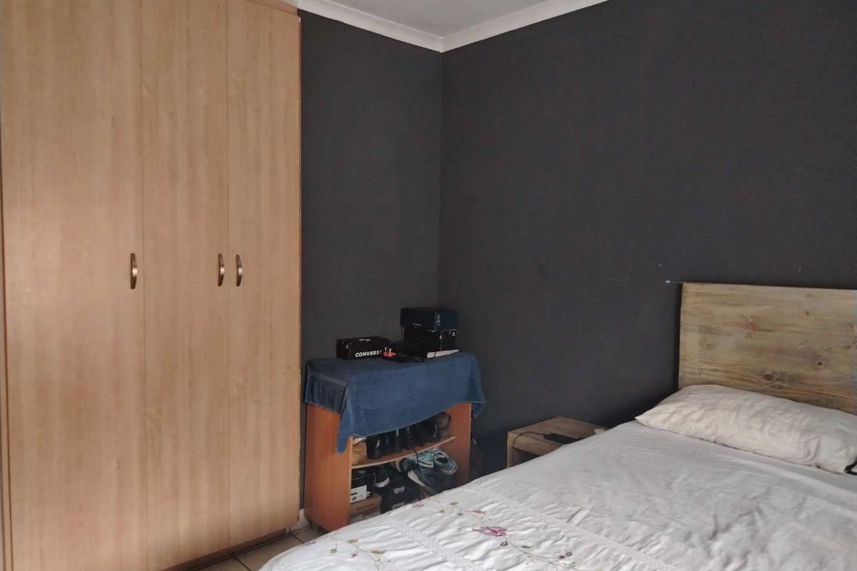 A 2 BEDROOM APARTMENT - Photo 5