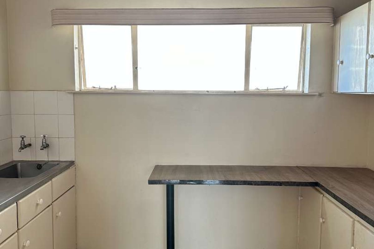 Peaceful living in South End: Sunny and pleasant unit - Photo 3