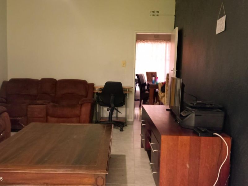 2 Bedroom Apartment In Edleen Ext 1 Kempton Park - Photo 4