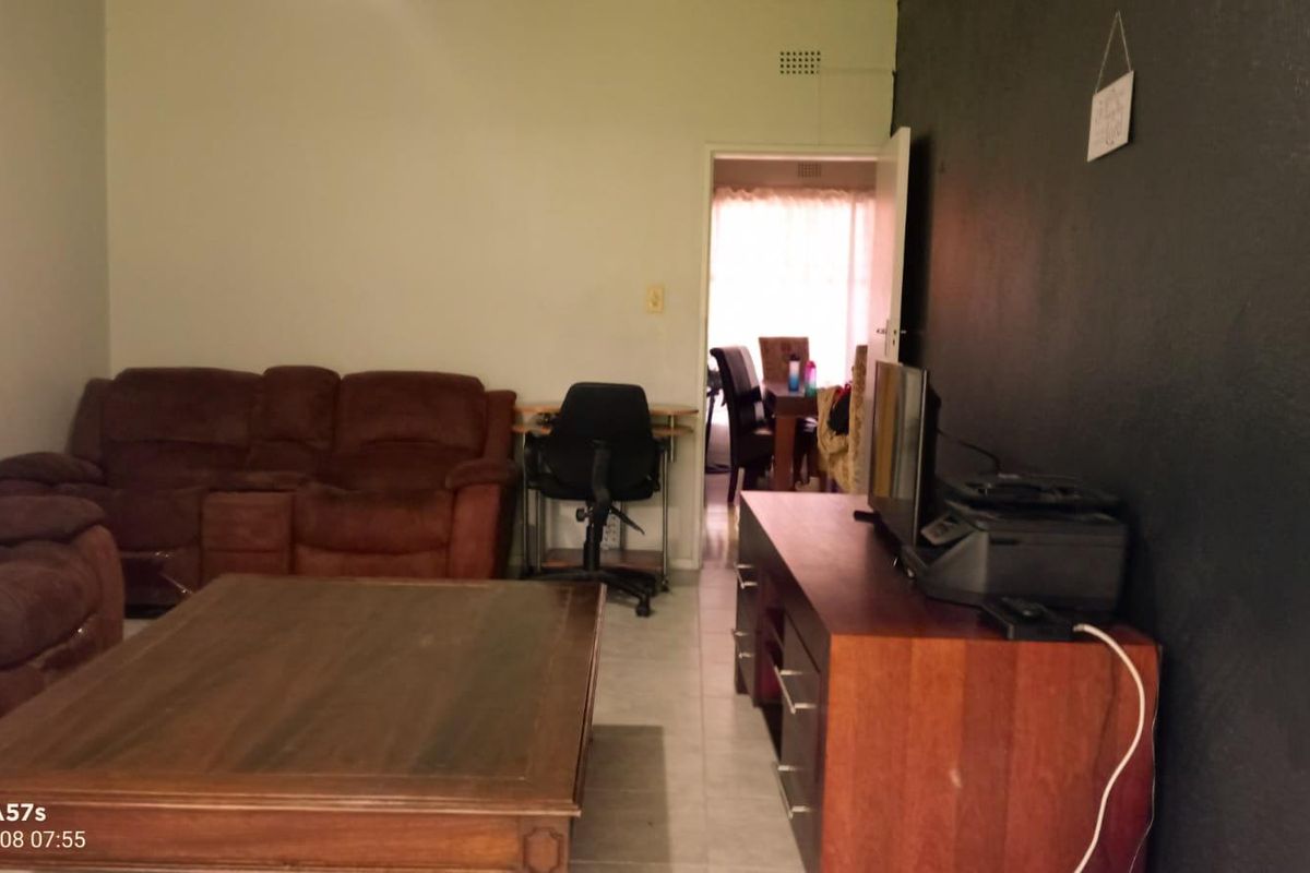 2 Bedroom Apartment In Edleen Ext 1 Kempton Park - Photo 4