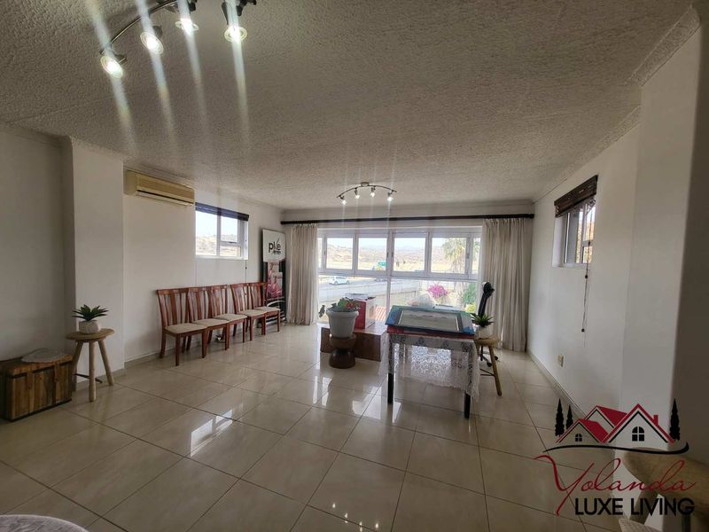 🏡✨ LUXURY FAMILY ESTATE WITH INCOME-GENERATING POTENTIAL IN OLYMPIA, WINDHOEK ✨🏡 - Photo 10
