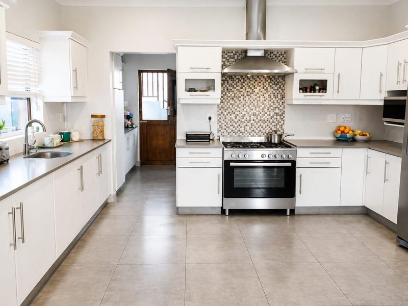 Modern 3 bedroom,2 bathroom House to Let - Photo 9