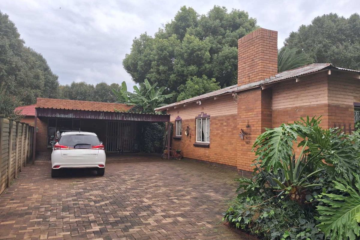 3 Bedroom House For Sale in Vanderbijlpark CE1 - Photo 2